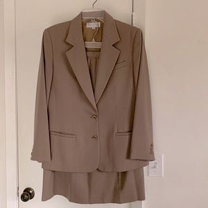 COPY - EUC JONES NY suit- pencil skirt and matching suit jacket